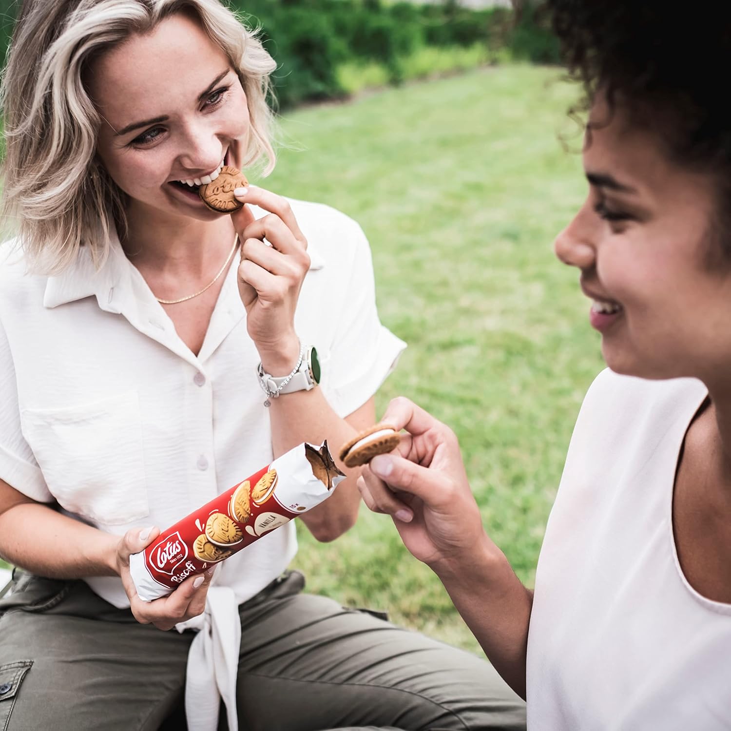 Lotus Biscoff | Belgian Speculoos | Sandwich Cookies | Vanilla Cream | Non-GMO and Vegan | 110g | Pack of 1